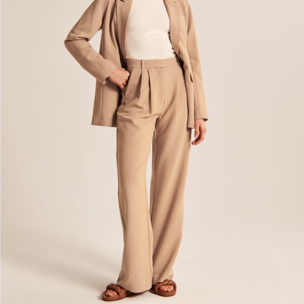 NWT Abercrombie & Fitch Sloane Tailored Pant - Size 33, Color Tan